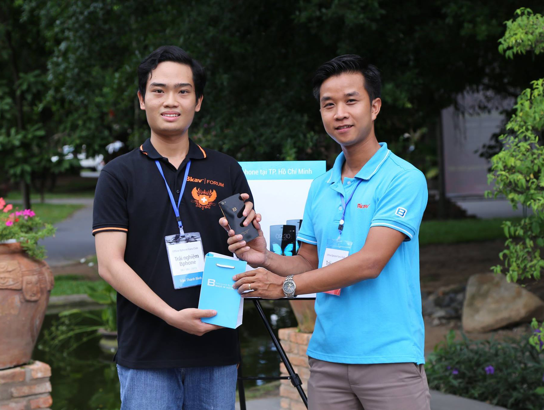Bkav smartphone  - Bphone Hands-on